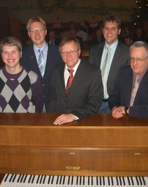 Vorsitzender Berthold Maiworm (mitte) mit den gewählten Vorstandsmitgliedern  (v.l.) Martin Hilchenbach, Thomas Maiworm, Steffen Maiworm und Hermann Schneider.